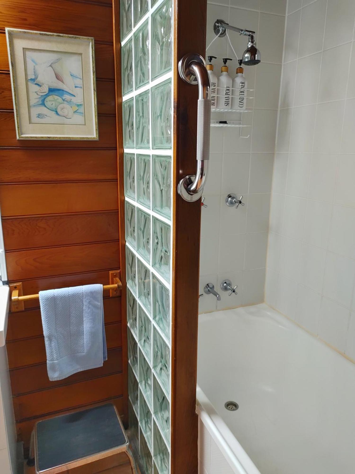 Beachside Cottage - A Private Peaceful Hidden Gem 50M To Beach Nelly Bay ภายนอก รูปภาพ
